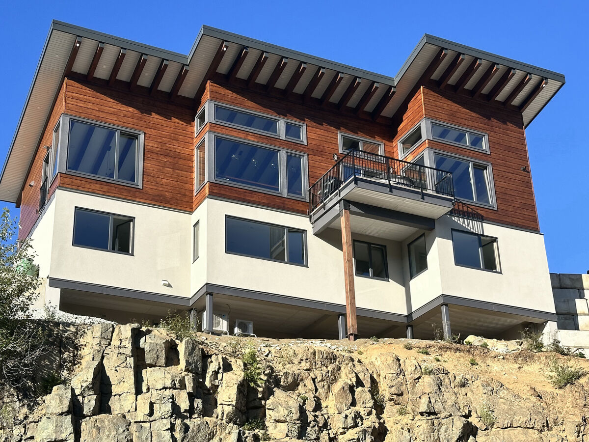 Cliffhanger Chalet in Canada