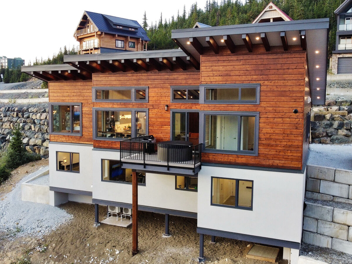 Cliffhanger Chalet outside view